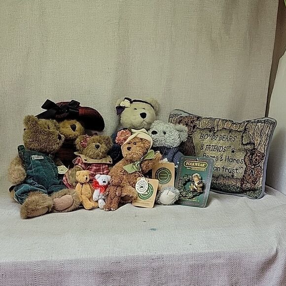9 Boyd's Bears,  a pillow, and a pin. - Picture 1 of 14